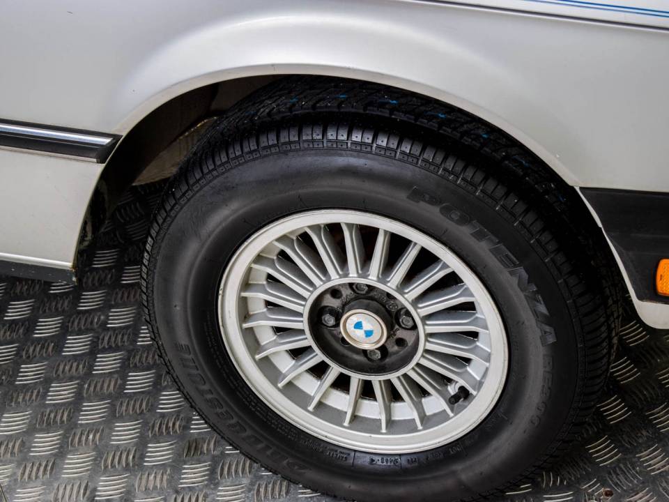 Image 45/50 of BMW 320&#x2F;6 (1981)