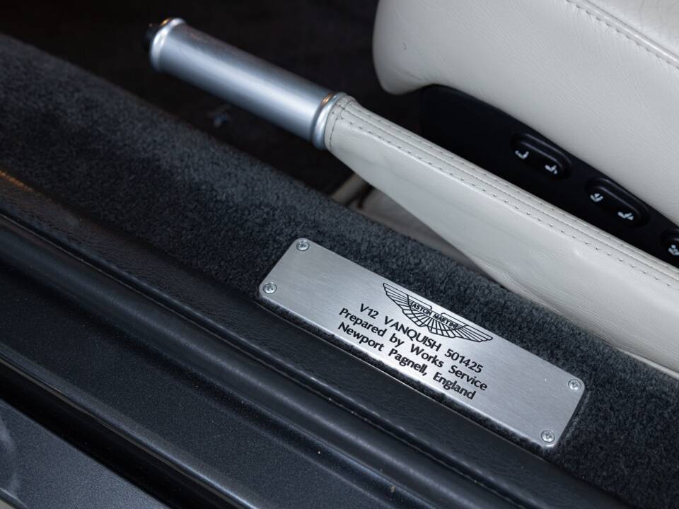 Image 8/31 de Aston Martin V12 Vanquish (2004)
