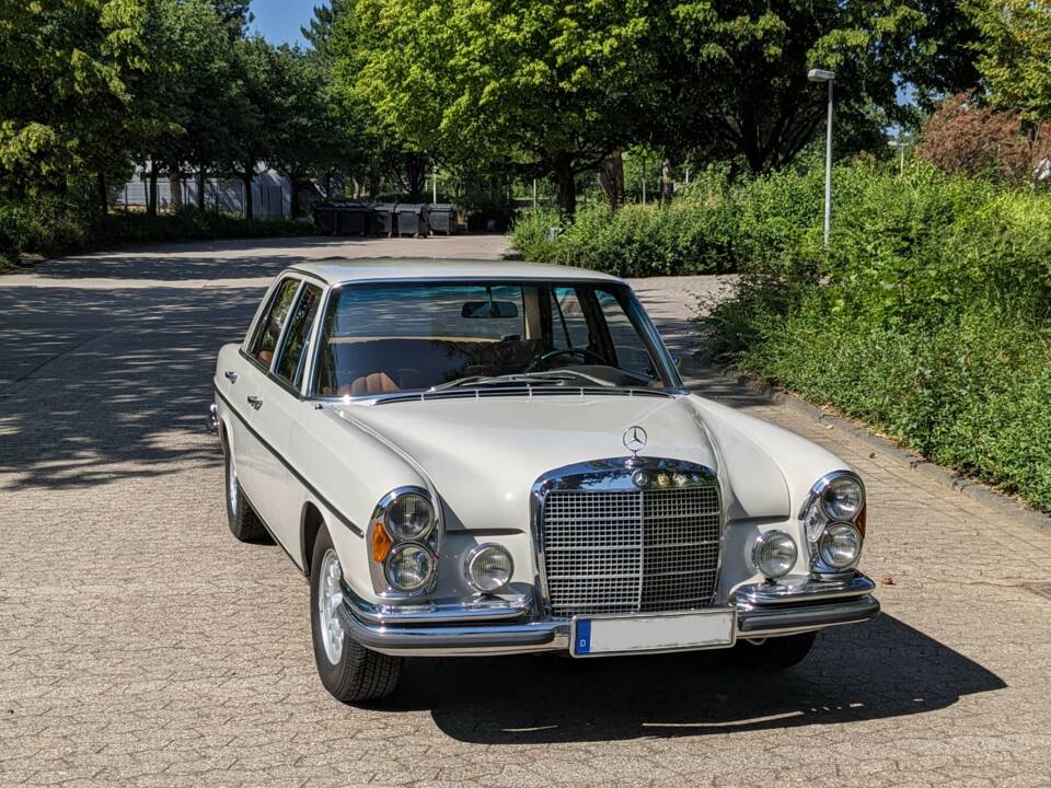 Bild 2/21 von Mercedes-Benz 280 SE 3,5 (1971)