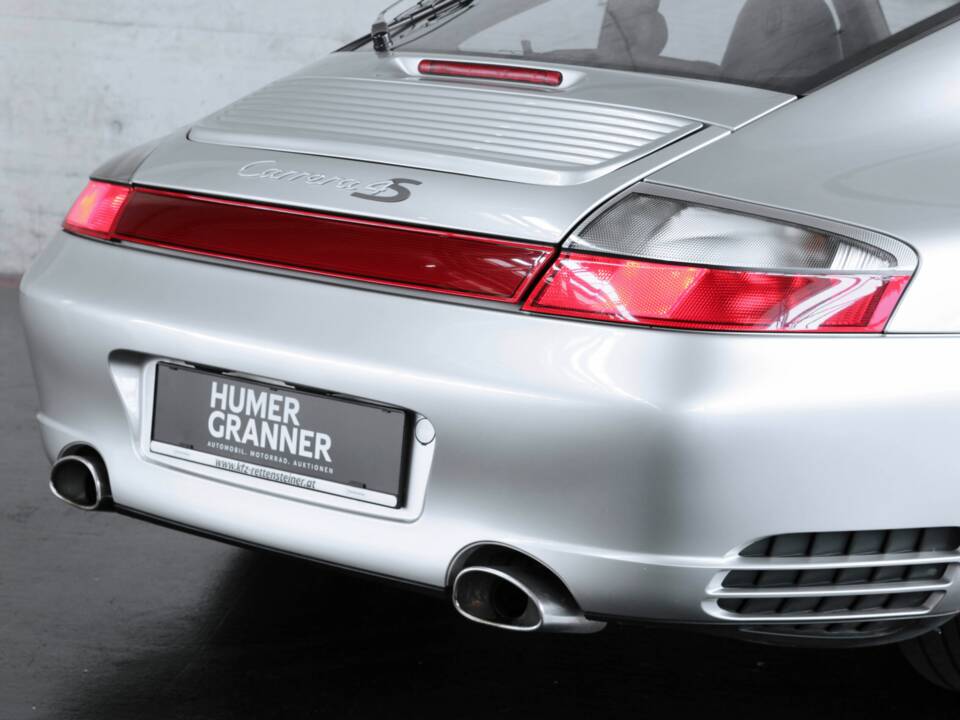 Image 12/50 of Porsche 911 Carrera 4S (2004)