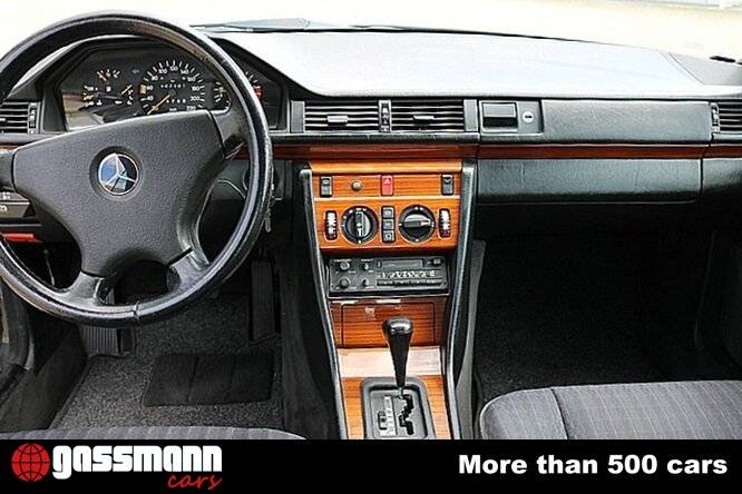 Image 8/15 of Mercedes-Benz 230 CE (1992)