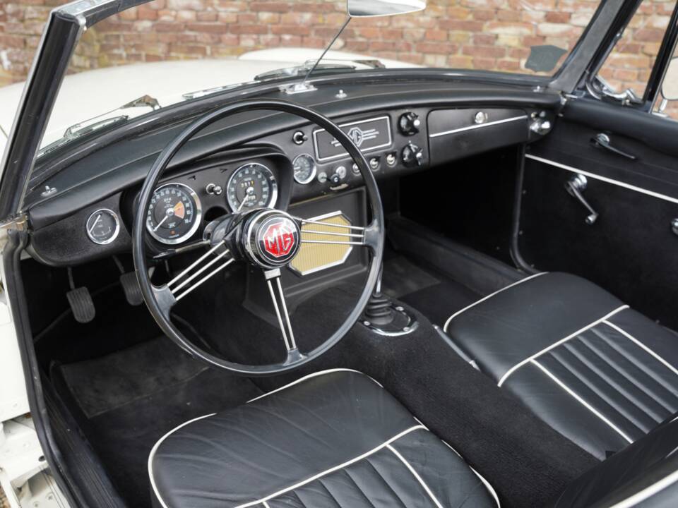 Bild 3/50 von MG MGB (1966)