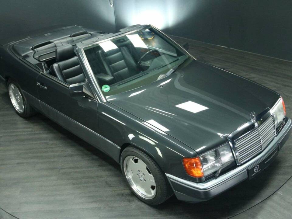 Bild 49/50 von Mercedes-Benz 300 CE-24 3.4 AMG (1993)