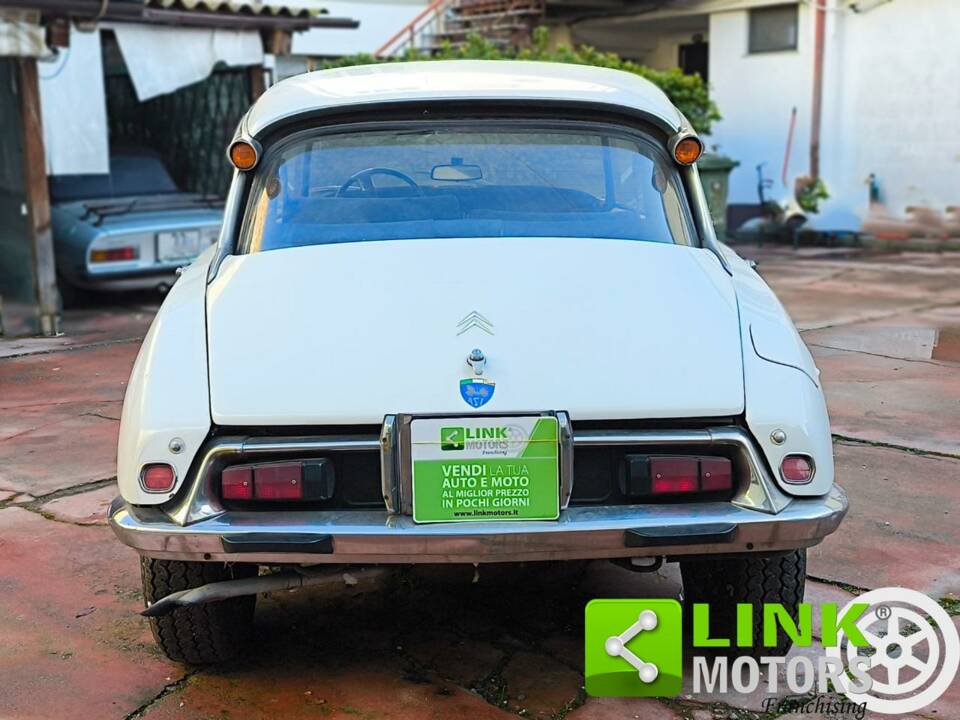 Image 4/10 de Citroën DS 20 (1971)