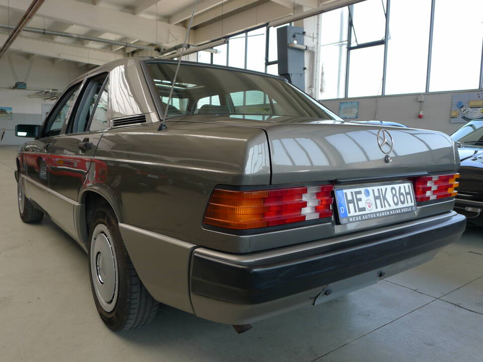 Image 29/34 de Mercedes-Benz 190 E 1.8 (1991)