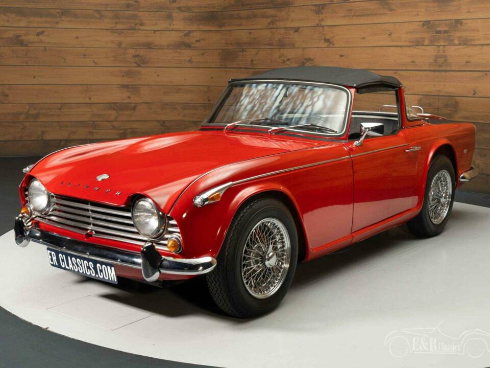 Imagen 7/19 de Triumph TR 4A IRS (1965)