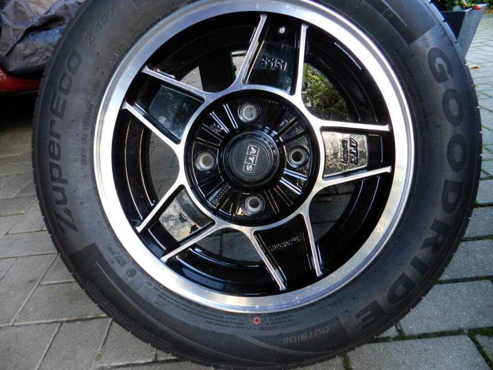 Image 32/54 de Volkswagen Beetle 1303 LS (1978)
