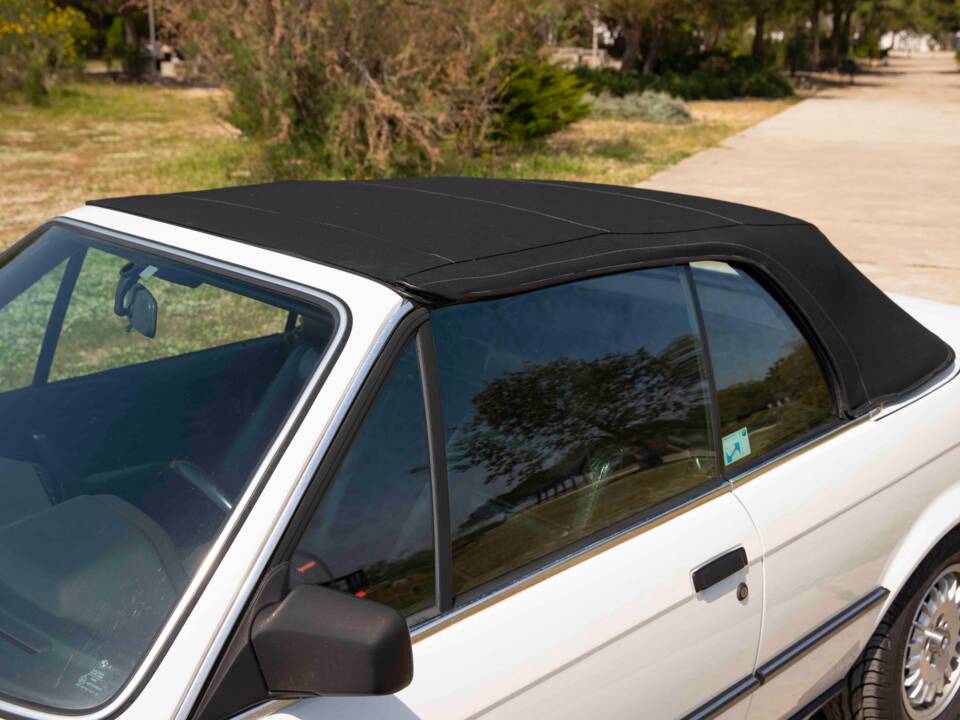 Image 36/70 of BMW 320i (1990)