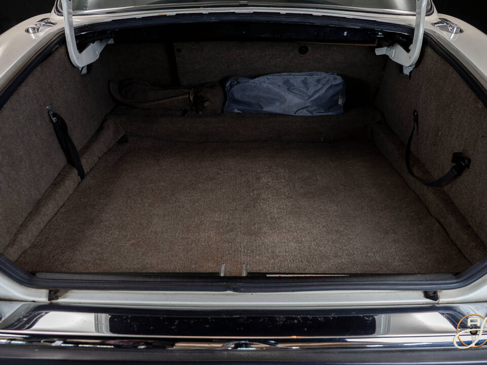 Image 15/22 of Jaguar XJ 12 (1986)