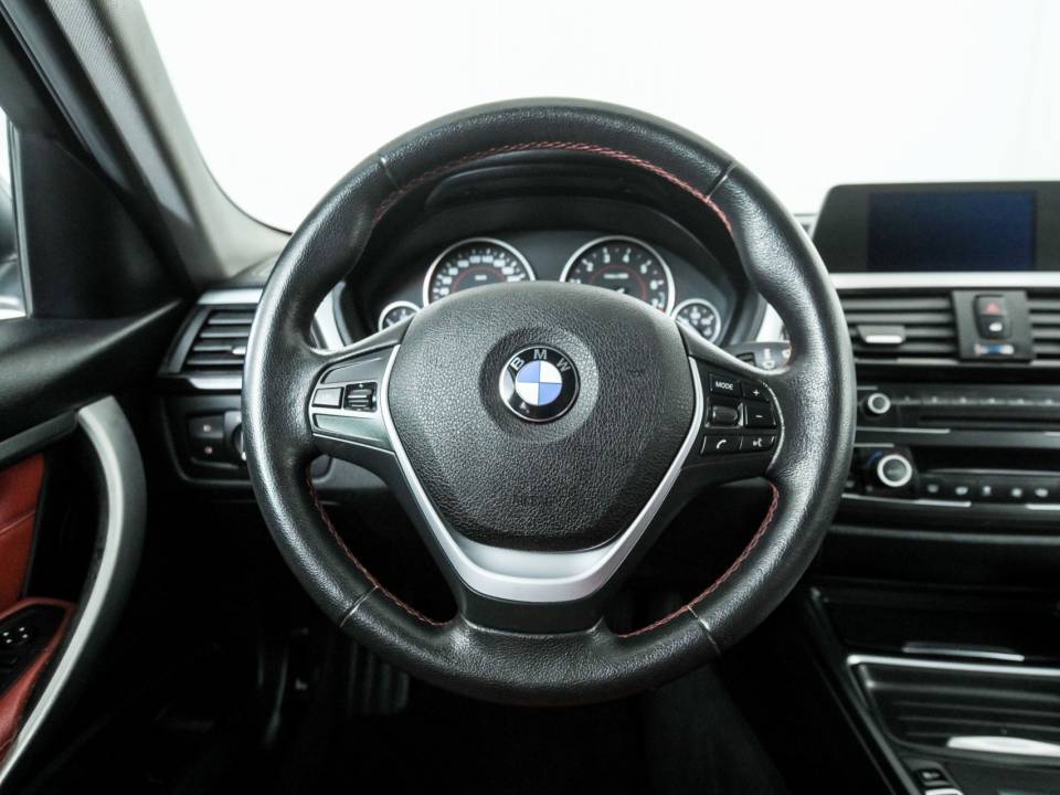Immagine 6/50 di BMW 328i (2012)