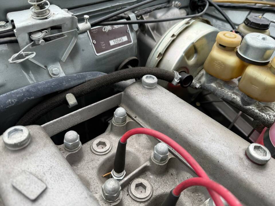 Image 19/53 of Alfa Romeo 1750 GT Veloce (1971)