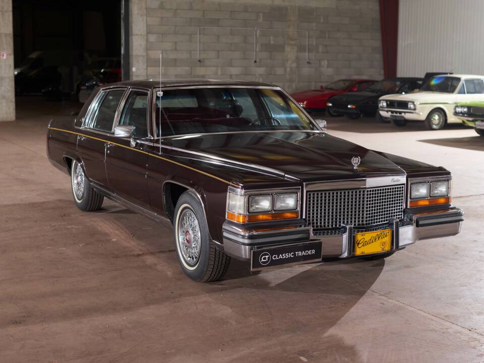 Image 4/58 of Cadillac Brougham Elegance (1988)
