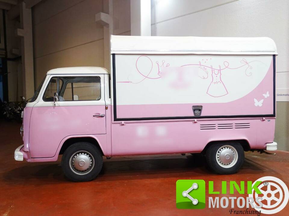 Image 3/10 of Volkswagen T2a panel van (1975)