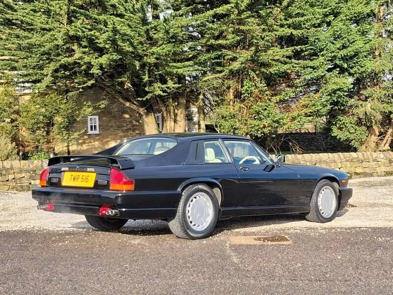 Image 25/41 de Jaguar XJRS 6.0 (1990)
