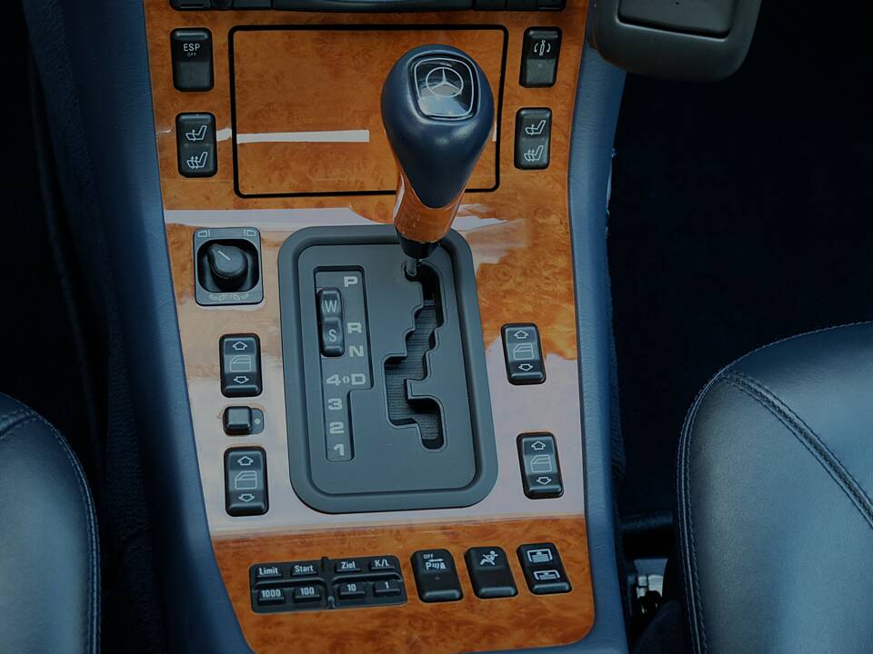 Image 40/70 de Mercedes-Benz CL 500 (1997)