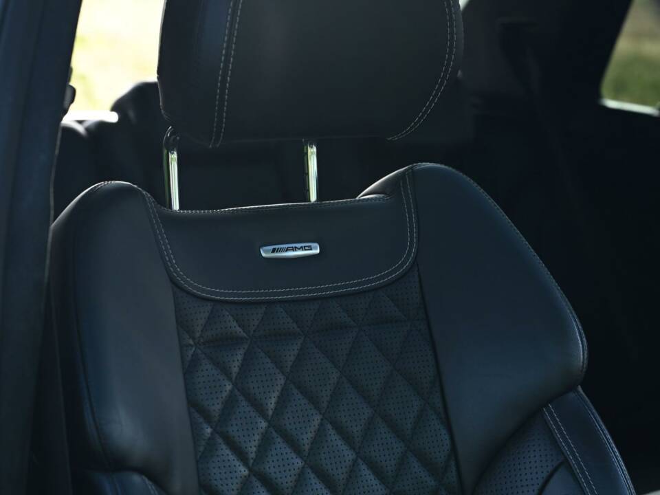 Image 27/49 of Mercedes-Benz ML 63 AMG (2013)