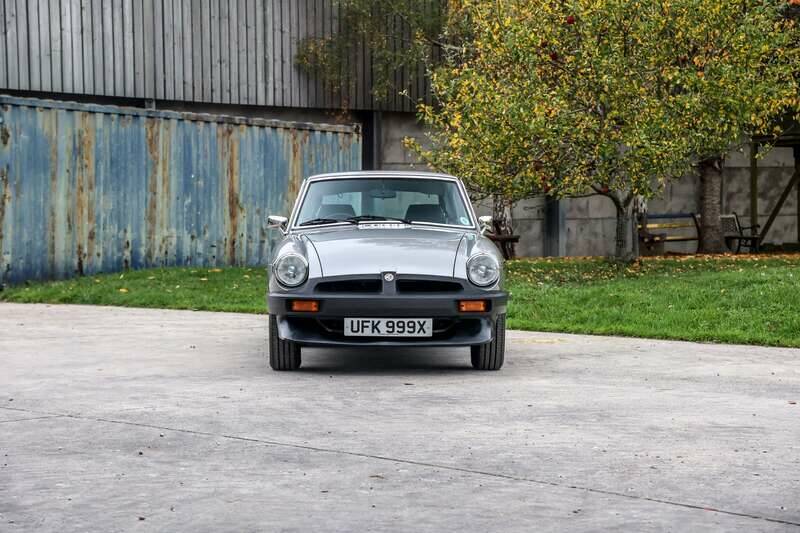 Image 6/26 of MG MGB GT V8 SEC (1981)