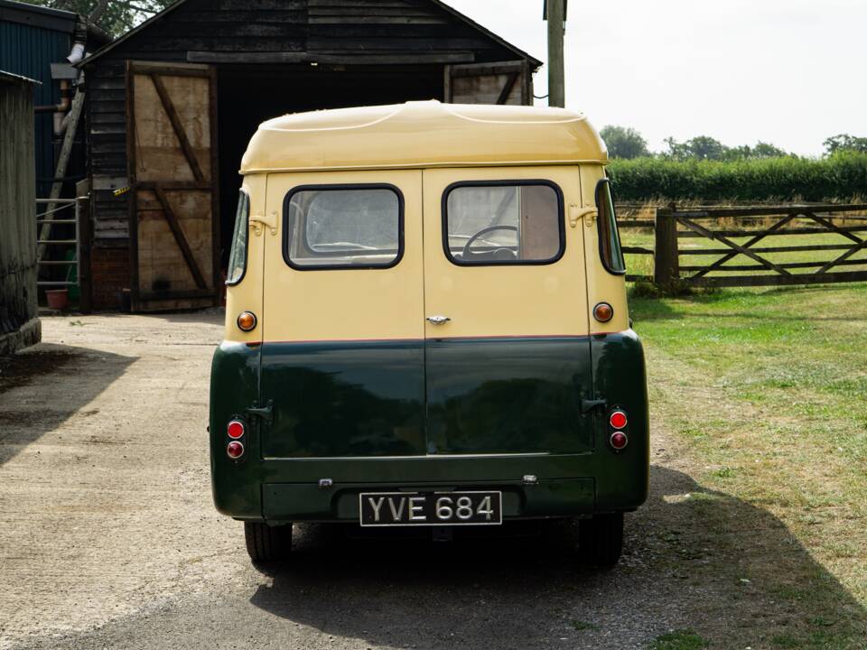 Image 23/50 of Bedford CA Dormobile (1961)