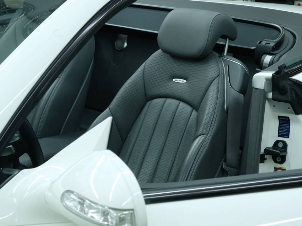 Image 31/50 of Mercedes-Benz SL 55 AMG (2003)
