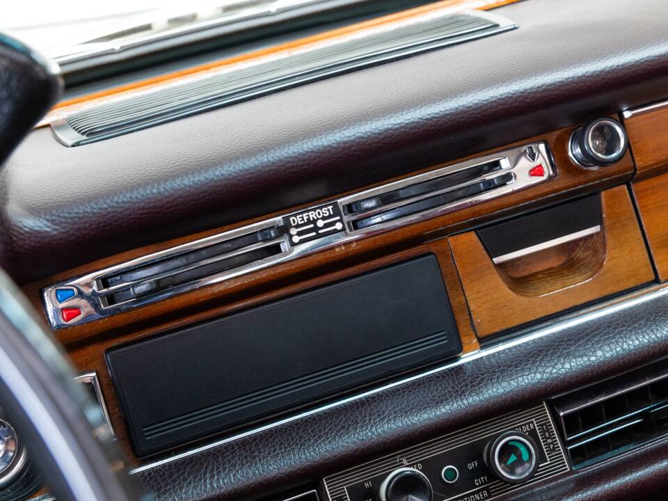 Image 14/27 of Mercedes-Benz 280 SEL 4,5 (1972)