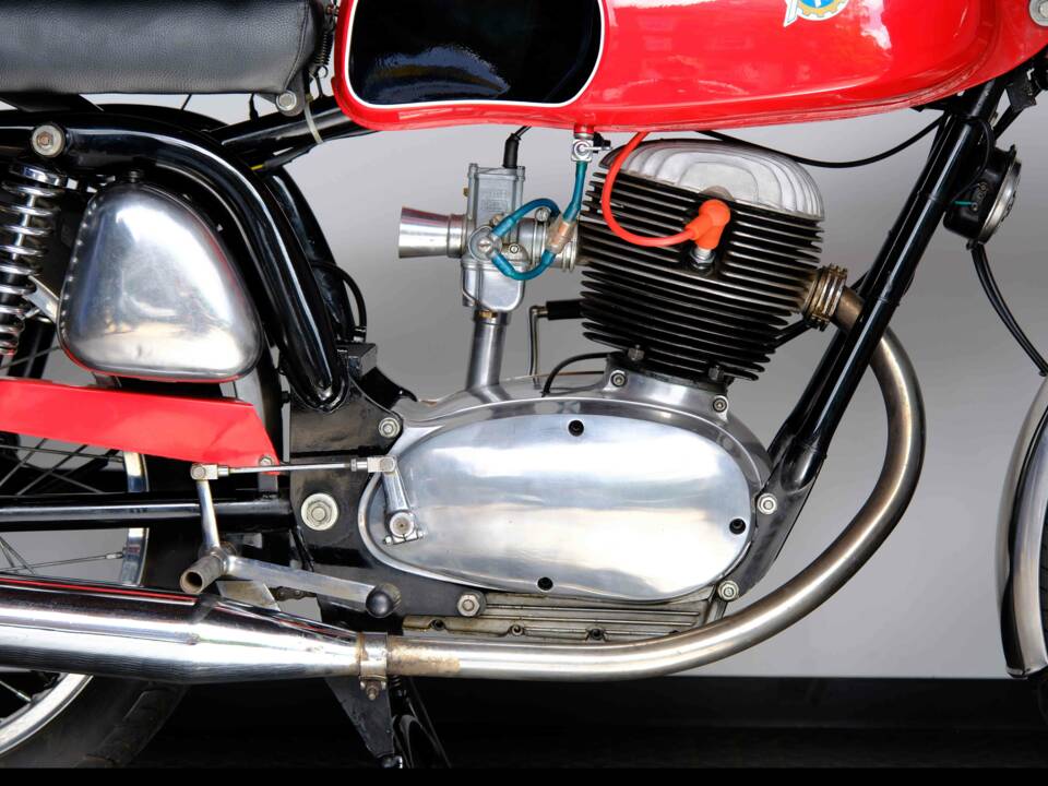 Afbeelding 2/58 van MV Agusta 125 GT (1969)