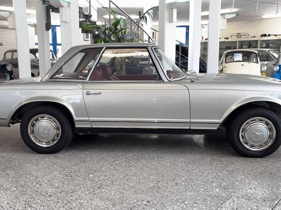 Image 4/24 of Mercedes-Benz 280 SL (1968)