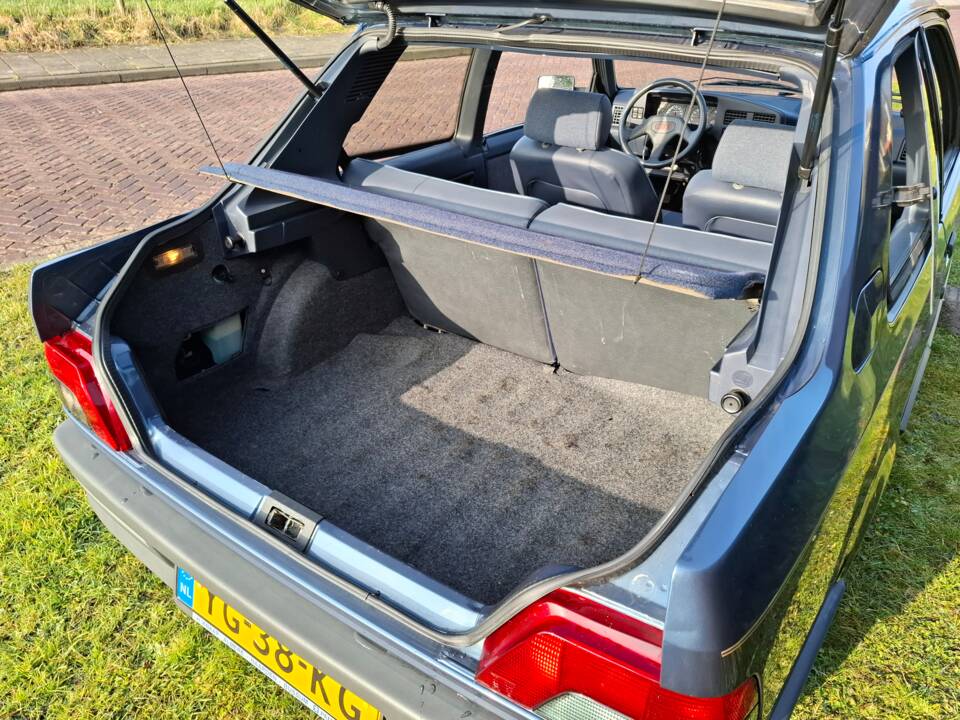 Image 21/27 de Peugeot 309 (1990)