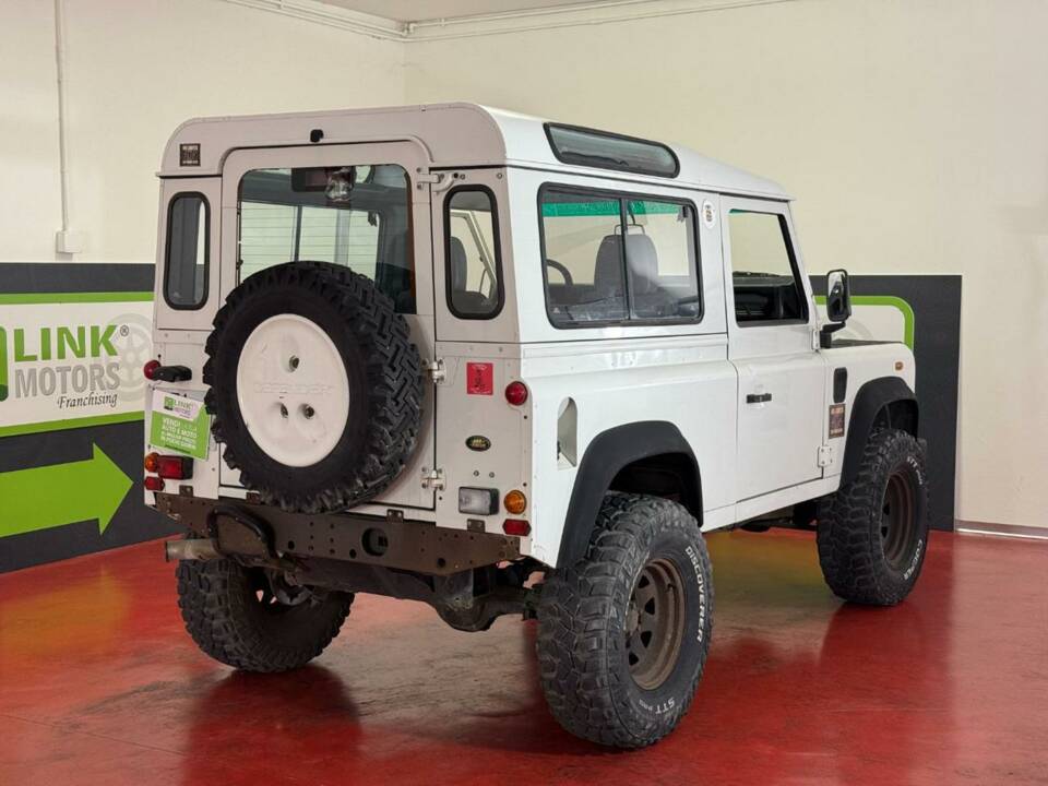 Immagine 6/27 di Land Rover Defender 90 Td5 (2000)