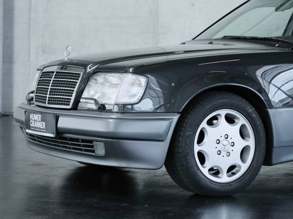 Bild 12/50 von Mercedes-Benz 500 E (1993)