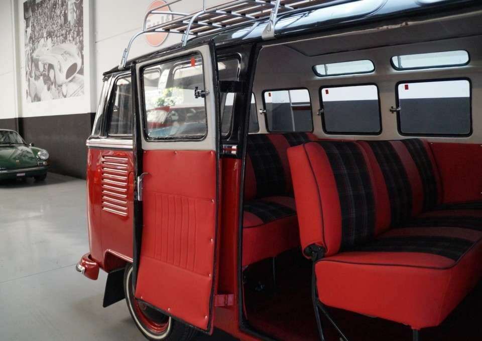 Image 33/50 of Volkswagen T1 Brasil &quot;Samba&quot; (1975)