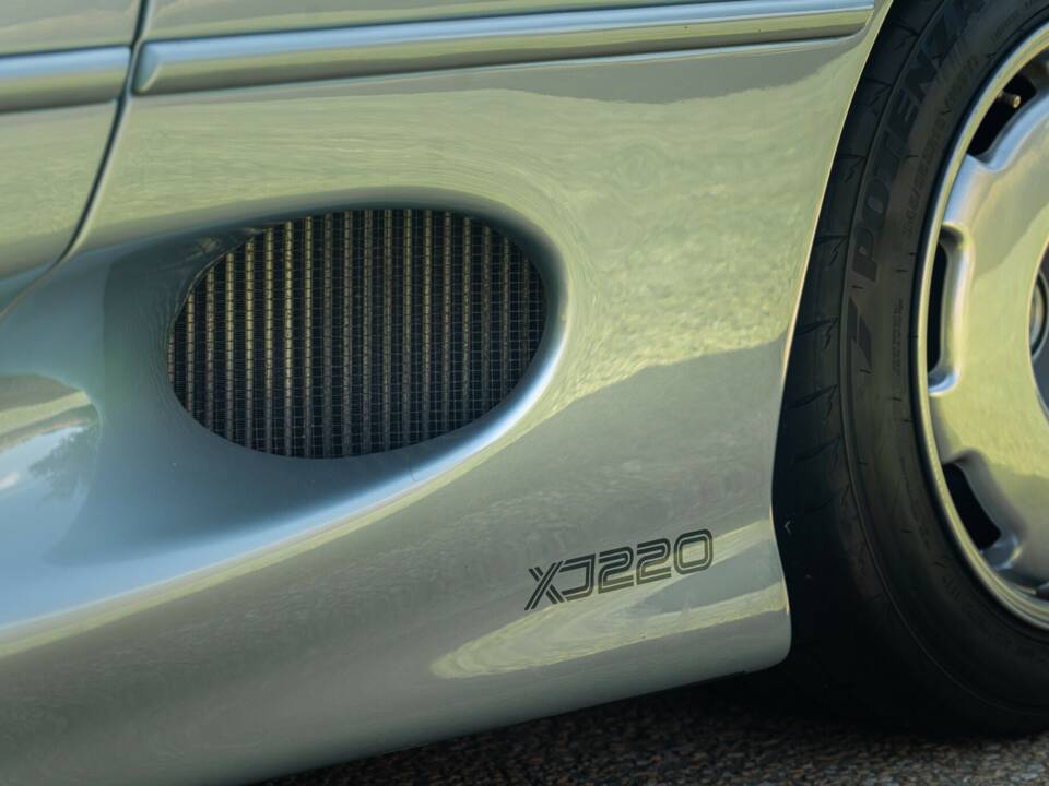Image 29/50 of Jaguar XJ 220 (1993)
