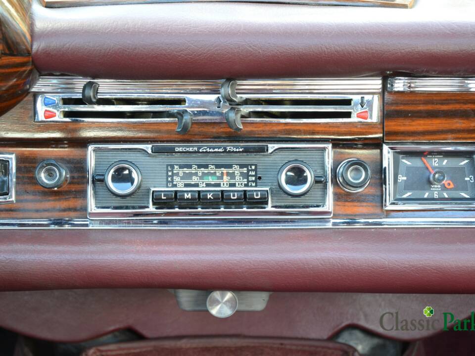 Image 29/50 of Mercedes-Benz 250 SE (1966)