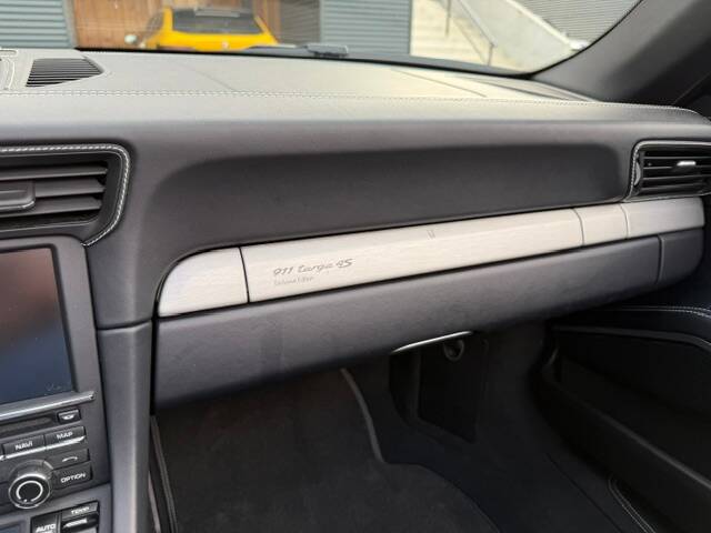 Image 16/29 of Porsche 911 Targa 4S (2015)