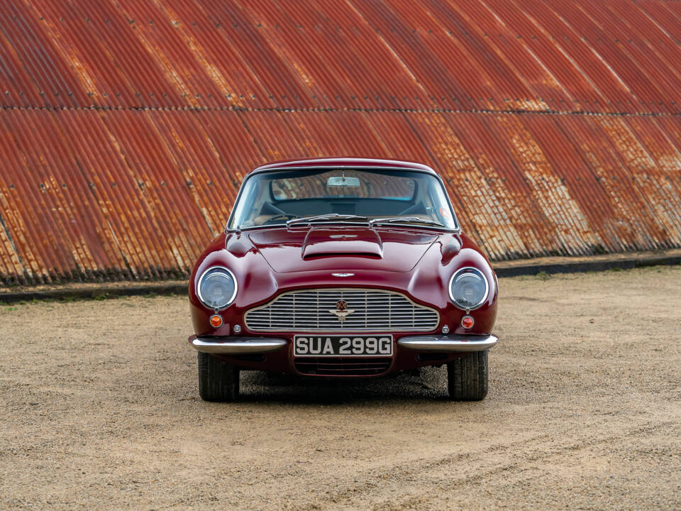 Image 2/30 de Aston Martin DB 6 Vantage (1969)