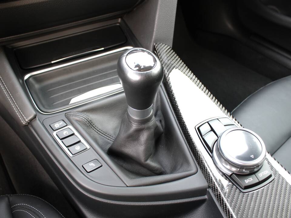 Image 51/98 of BMW M4 (2014)