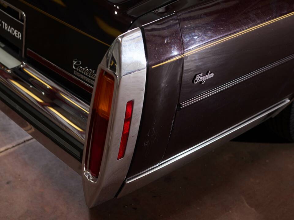 Image 19/58 of Cadillac Brougham Elegance (1988)