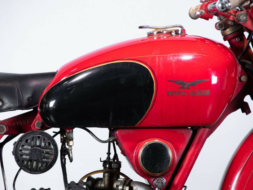 Image 50/50 de Moto Guzzi 250 SS (1950)