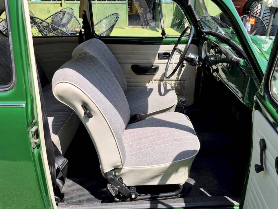 Image 40/54 de Volkswagen Käfer 1200 (1971)
