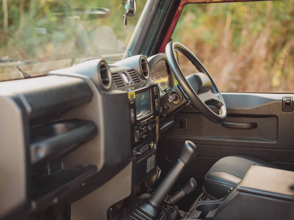 Image 7/9 of Land Rover Defender 110 (2015)