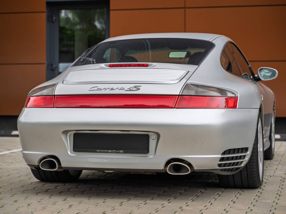 Afbeelding 16/73 van Porsche 911 Carrera 4S (2002)