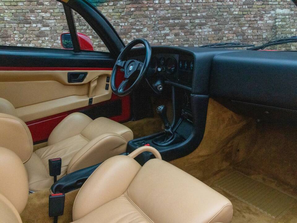 Image 47/50 of Alfa Romeo SZ (1991)