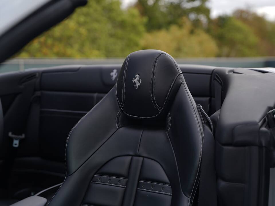 Bild 18/50 von Ferrari California T (2015)