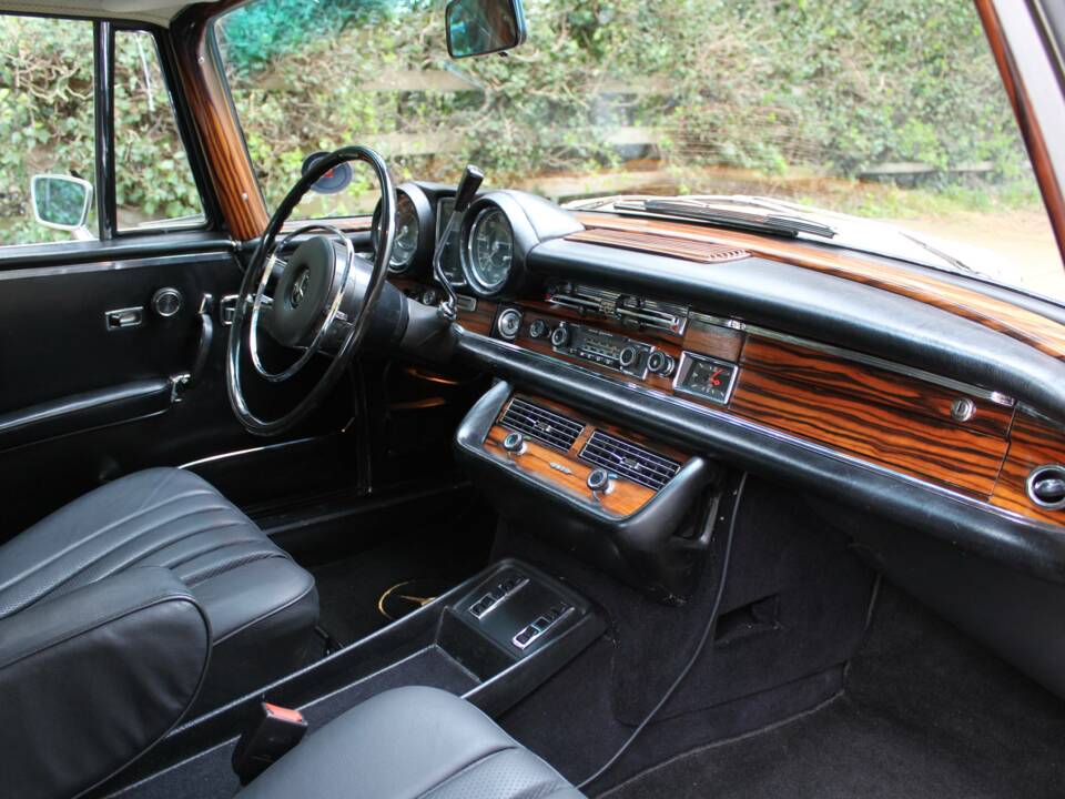 Image 11/16 of Mercedes-Benz 280 SE 3,5 (1971)