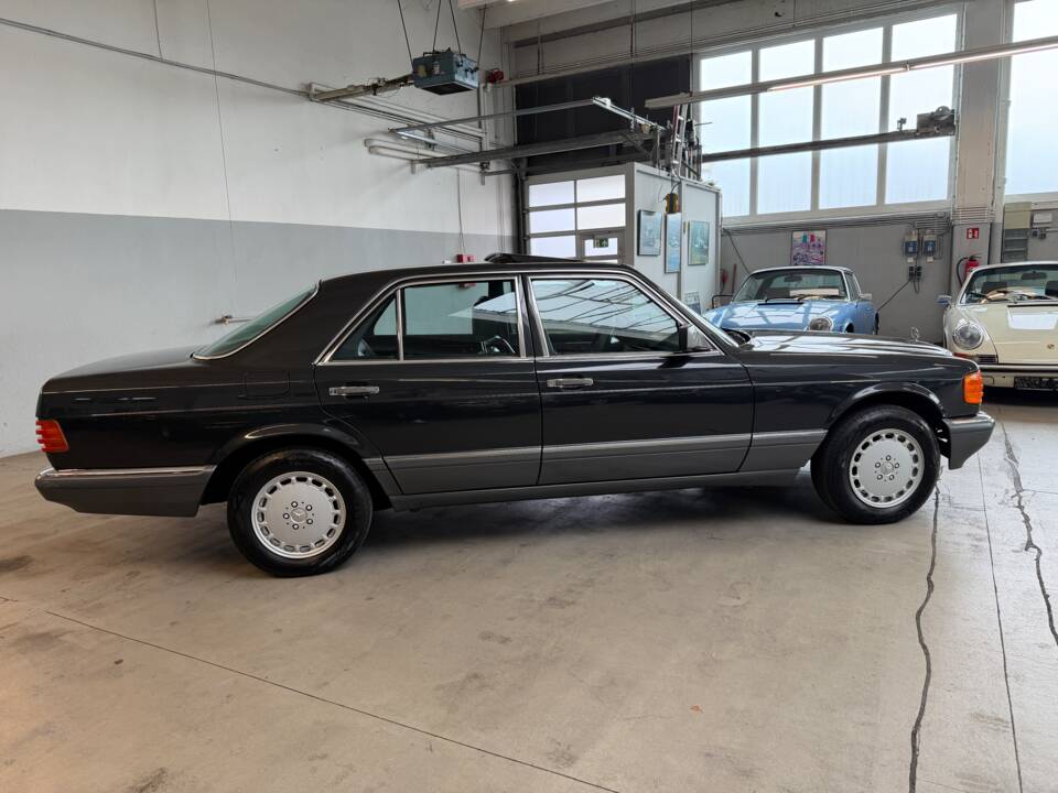 Bild 12/46 von Mercedes-Benz 300 SE (1990)