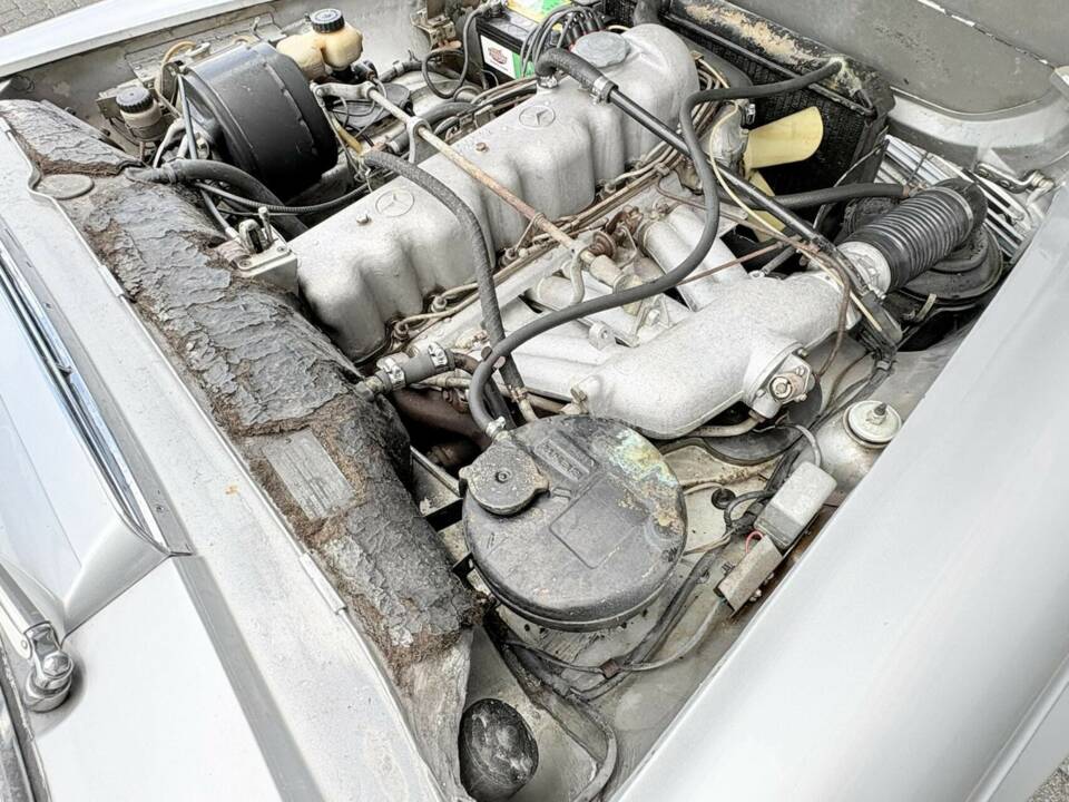 Image 40/50 of Mercedes-Benz 230 SL (1966)