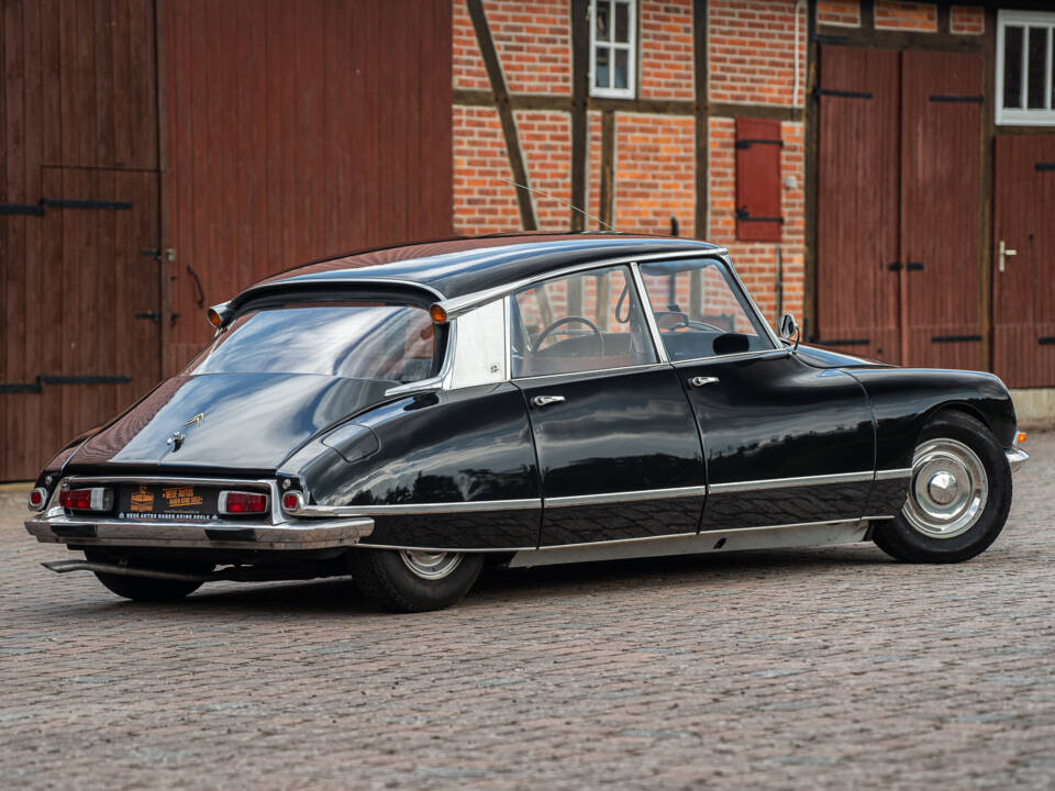 Image 17/56 of Citroën DS 20 Pallas (1971)