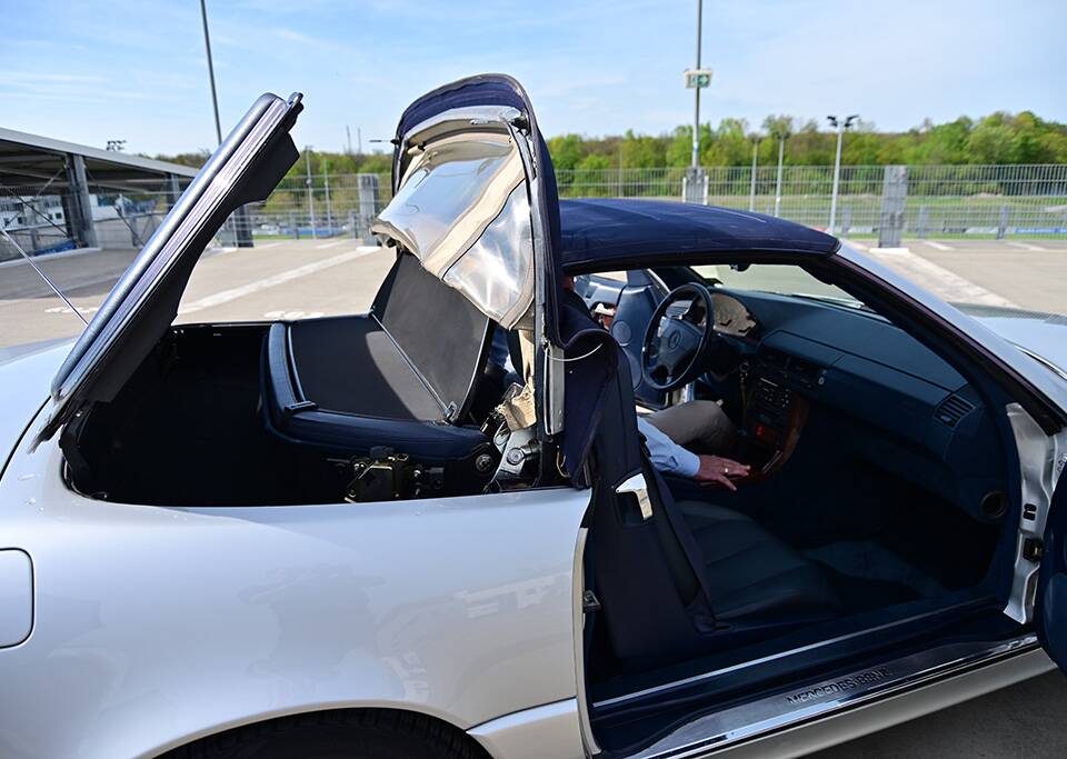 Image 13/18 de Mercedes-Benz SL 320 (1993)