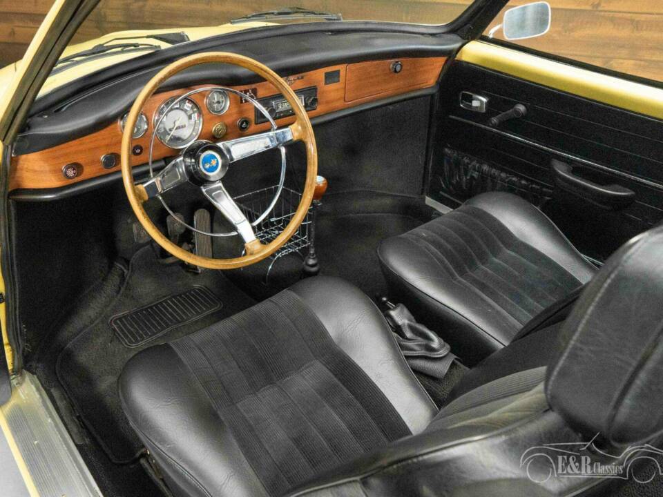 Bild 2/19 von Volkswagen Karmann Ghia 1500 (1971)