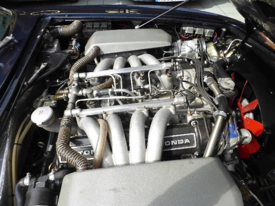 Immagine 25/32 di Aston Martin V8 (1973)