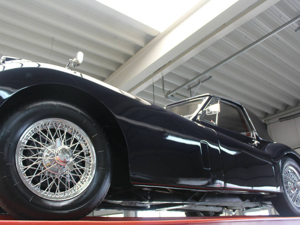 Image 5/50 of Jaguar XK 140 DHC (1954)